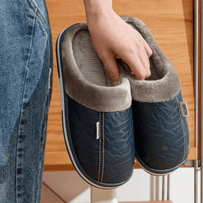 [Compre 1 Leve 2] Pantufla Ortopédica de Cuero – Interior Afelpado [Antiodor]